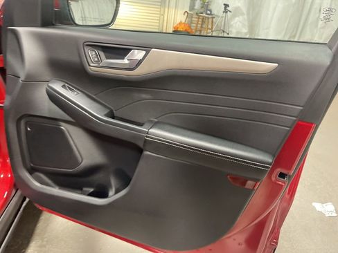 Used 2022 Ford Escape SEL image 11