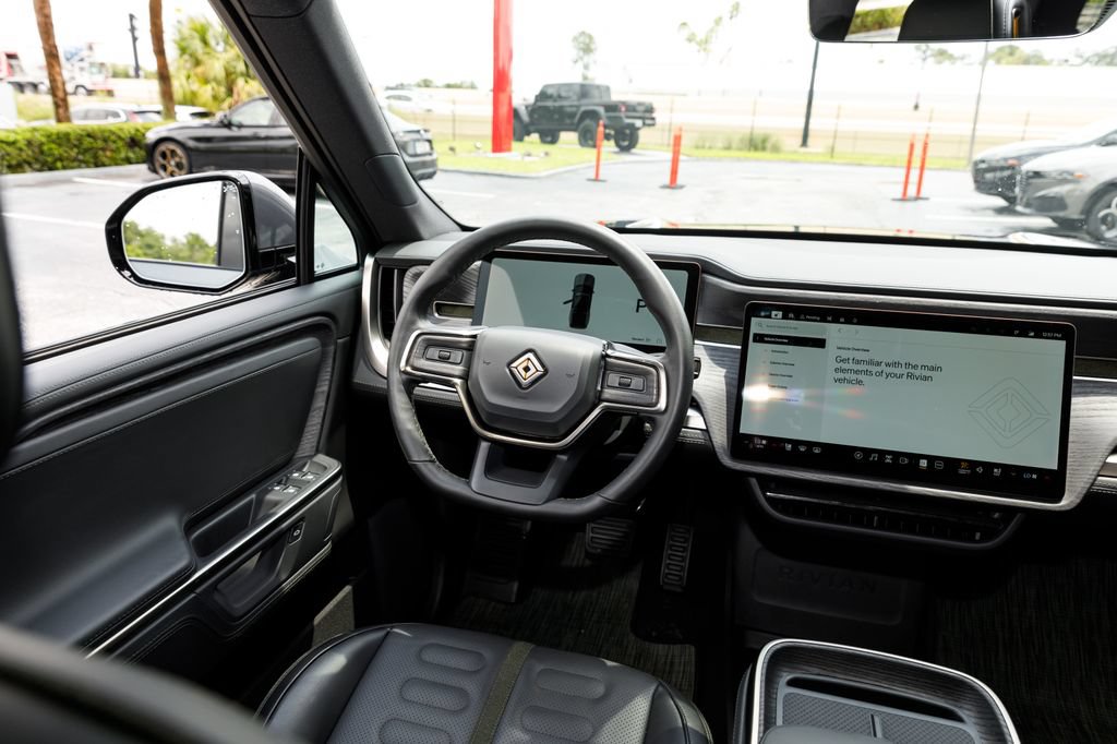 Used 2025 Rivian R1T Adventure Dual AWD/4WD image 9