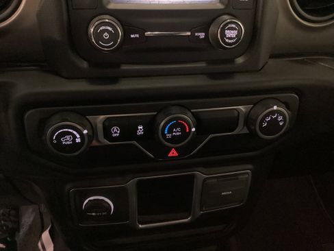 Used 2018 Jeep Wrangler Sport image 22