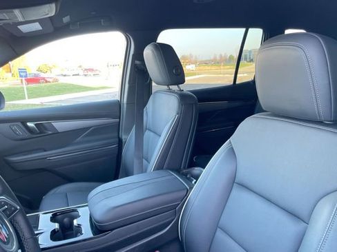 Used 2025 Buick Enclave Preferred image 10