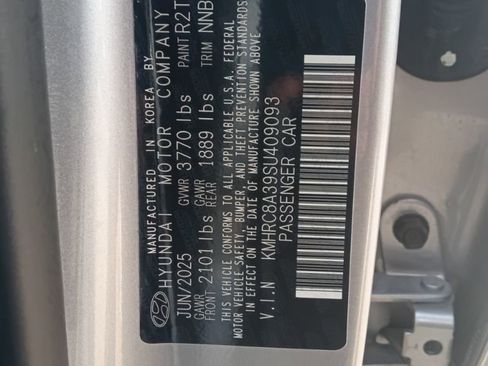 Used 2025 Hyundai Venue SEL FWD image 3