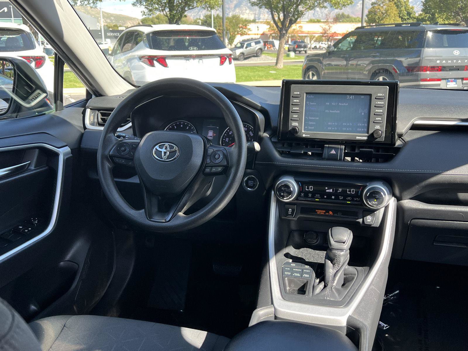 Used 2020 Toyota RAV4 XLE AWD/4WD image 2