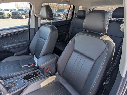 Used 2023 Volkswagen Tiguan SE image 15