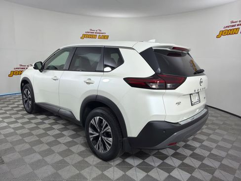 Used 2023 Nissan Rogue SV image 3