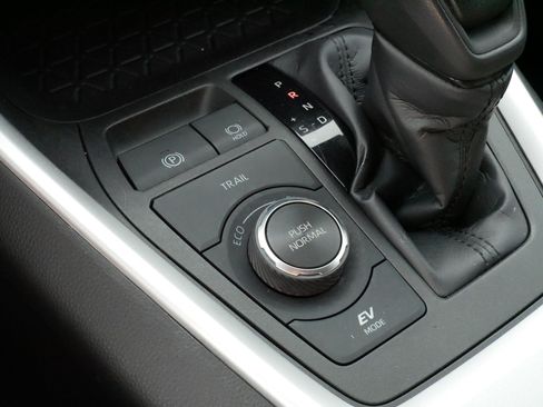 Used 2023 Toyota RAV4 AWD Hybrid image 28