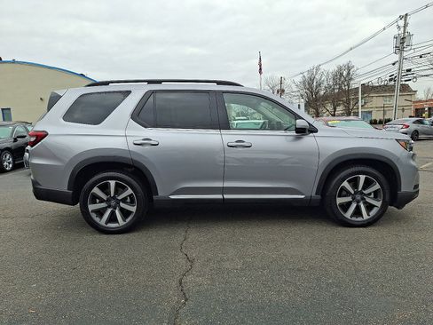 Certified 2025 Honda Pilot Touring image 7