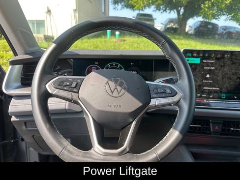 Used 2025 Volkswagen Tiguan SE w/ Panoramic Sunroof Package AWD/4WD image 11