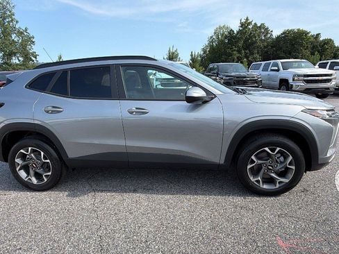 New 2026 Chevrolet Trax LT w/ Driver Confidence Package FWD image 7