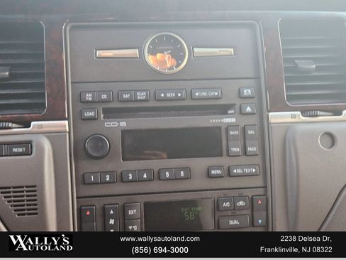 Used 2009 Lincoln Town Car Signature Limited image 34