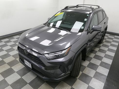 Used 2022 Toyota RAV4 XLE w/ XLE Grade Weather Package AWD/4WD image 6
