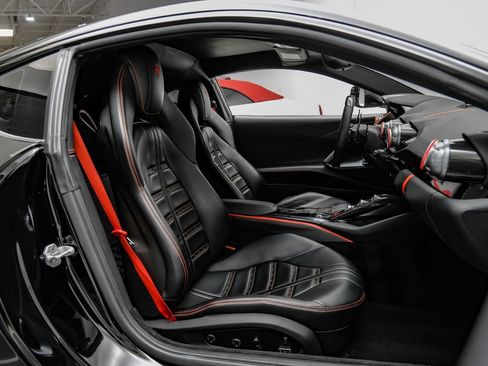Used 2019 Ferrari 812 Superfast RWD image 38