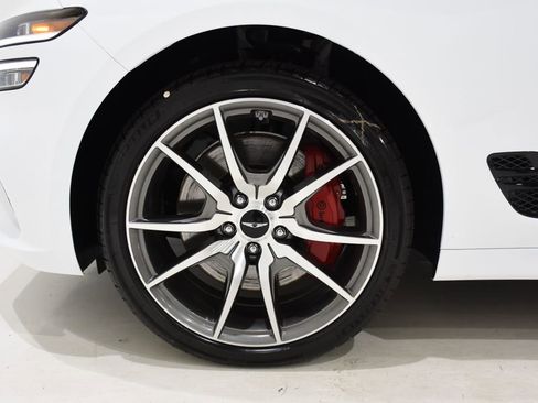 Used 2025 Genesis G70 2.5T image 6