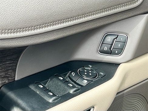 Used 2021 Ford Expedition Limited image 18