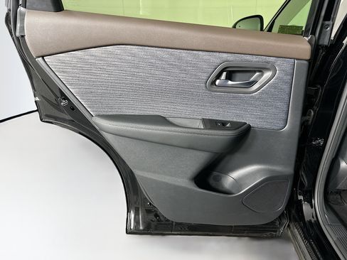 Used 2023 Nissan Rogue SV AWD/4WD image 25