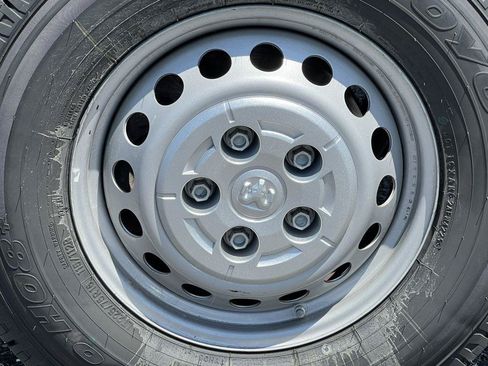 Used 2025 RAM ProMaster 2500 w/ Convenience Group FWD image 8