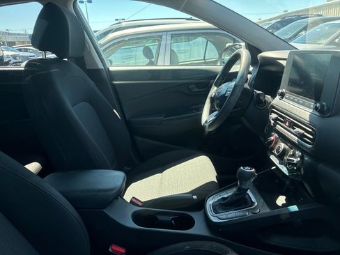 Used 2022 Hyundai Kona SEL FWD image 2