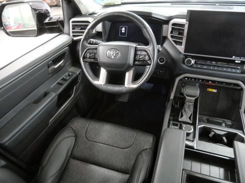 Used 2024 Toyota Tundra Limited AWD/4WD image 9