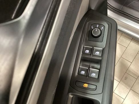 Used 2023 Volkswagen Atlas SE AWD/4WD image 18