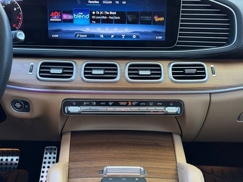 Used 2024 Mercedes-Benz GLS 580 4MATIC image 27