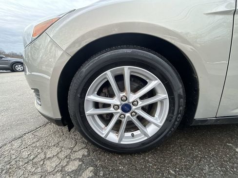 Used 2016 Ford Focus SE w/ SE Cold Weather Package image 10