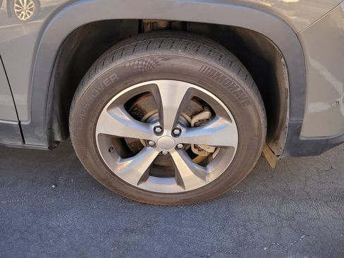 Used 2020 Jeep Cherokee Limited w/ Technology Group image 10