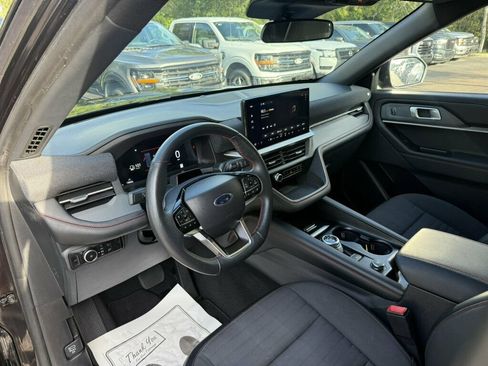 Used 2025 Ford Explorer ST-Line w/ ST-Line Street Pack AWD/4WD image 3