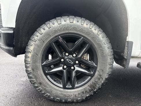 Used 2021 Chevrolet Silverado 1500 LT Trail Boss w/ Bed Protection Package image 4