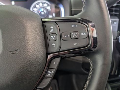Used 2025 RAM 2500 Limited AWD/4WD image 19
