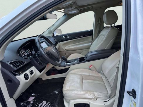 Used 2013 Lincoln MKT AWD image 17