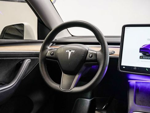 Used 2023 Tesla Model Y AWD image 15