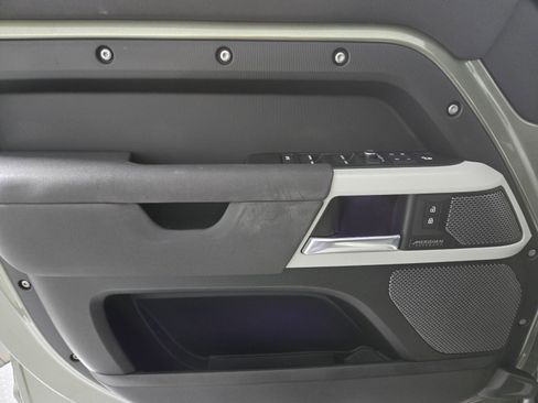 Used 2023 Land Rover Defender 110 SE image 22