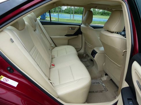 Used 2017 Toyota Camry XLE w/ Moonroof Package FWD image 26