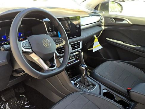 New 2026 Volkswagen Taos SE FWD image 15
