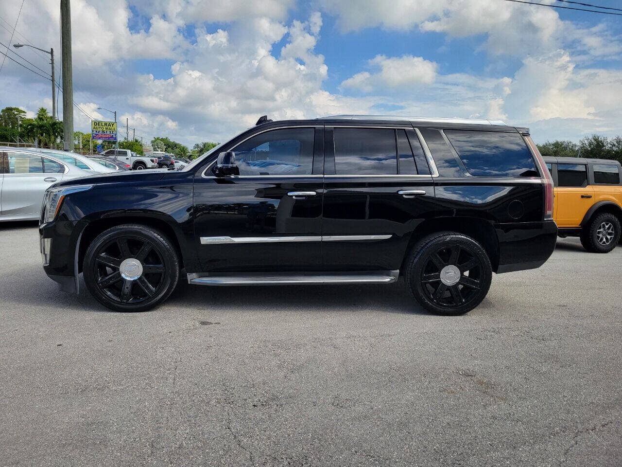 Used 2015 Cadillac Escalade Luxury RWD image 4