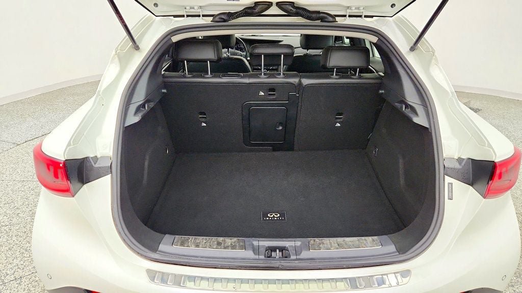 Used 2018 INFINITI QX30 AWD w/ Cargo Package image 22
