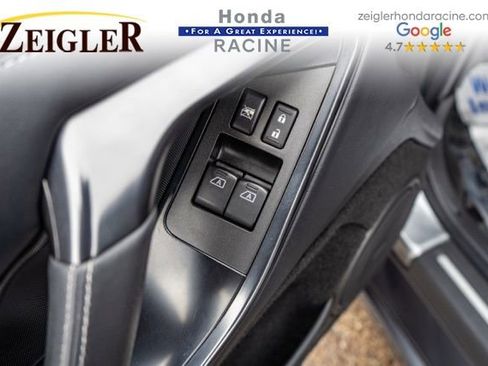 Used 2016 Nissan GT-R Premium image 17