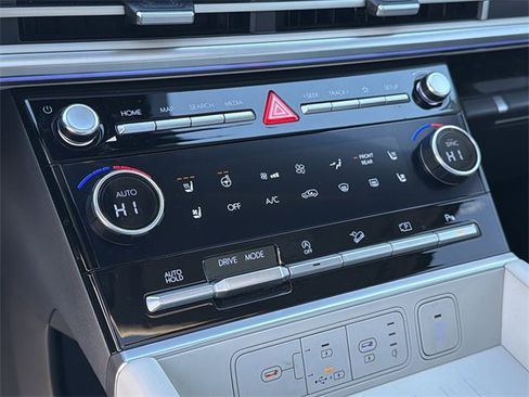 Used 2024 Hyundai Santa Fe Limited image 32