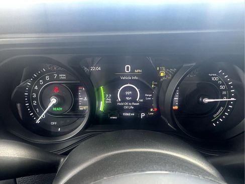 Used 2025 Jeep Wrangler Sahara image 30