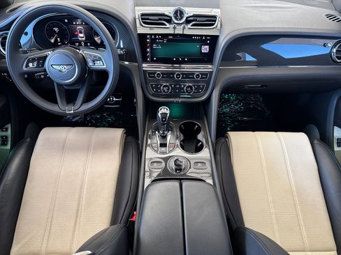 Certified 2022 Bentley Bentayga image 4