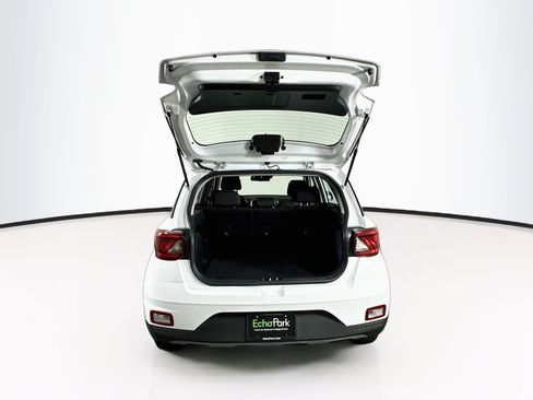 Used 2025 Hyundai Venue SEL FWD image 28