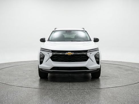 Used 2025 Chevrolet Trax LT w/ LT Convenience Package FWD image 2