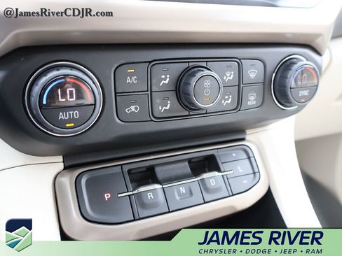 Used 2023 GMC Acadia Denali w/ Denali Ultimate Package AWD/4WD image 37