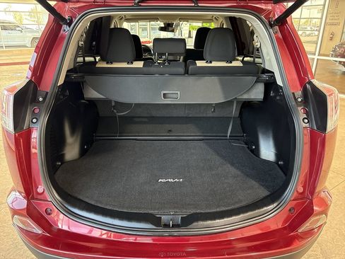 Used 2018 Toyota RAV4 XLE w/ Carpet Mat Package AWD/4WD image 24