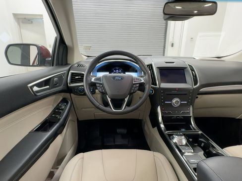 Used 2019 Ford Edge Titanium image 4