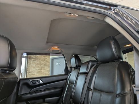 Used 2017 Nissan Pathfinder Platinum w/ Cargo Package image 15