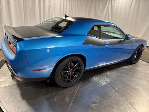 Used 2023 Dodge Challenger R/T w/ T/A Package image 9