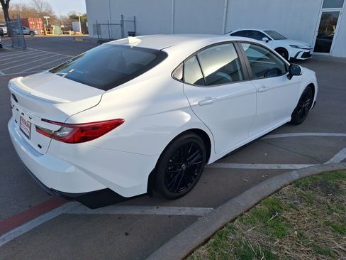 Used 2025 Toyota Camry SE w/ Multimedia Upgrade Package image 6