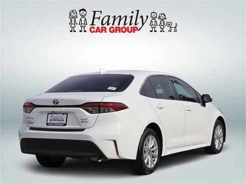 Used 2025 Toyota Corolla XLE image 4