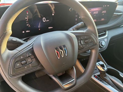 Used 2025 Buick Envista Preferred image 25