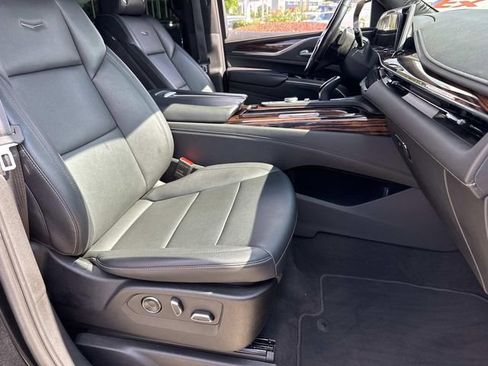 Used 2023 Cadillac Escalade ESV Luxury RWD image 9